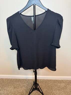☀️Worthington Black V-Neck Puff Sleeve Blouse Size PS
